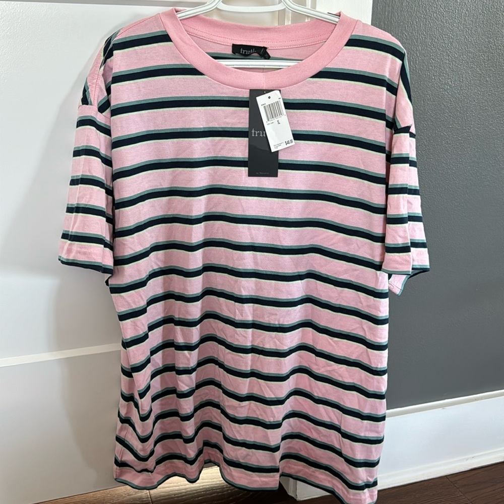 TRUTH. Men’s, pink striped short sleeved shirt. NWT.